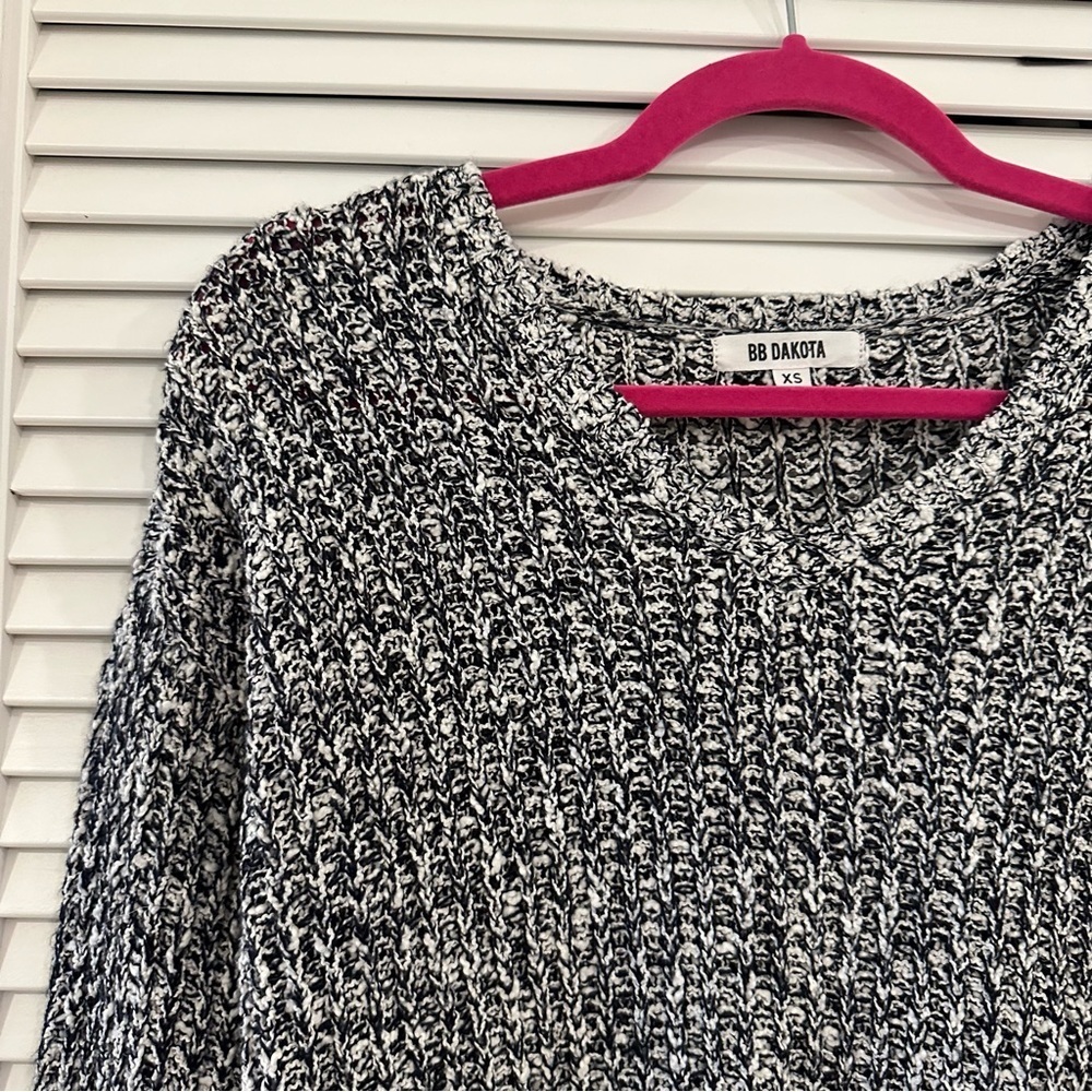 BB Dakota Black and White Fall Sweater - Picture 3 of 5